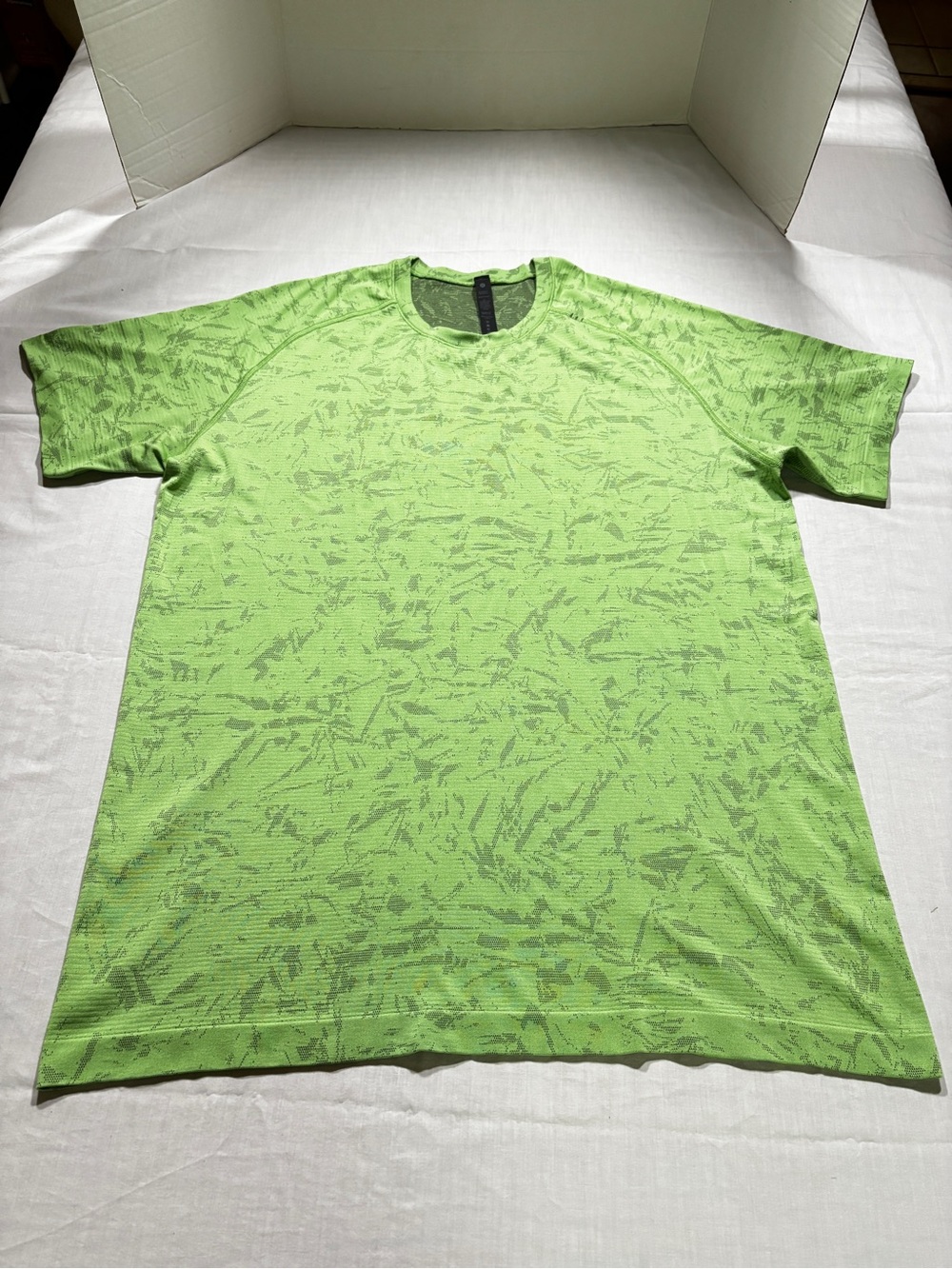 Lululemon Metal Tech Short Sleeve 2.0 Shirt Men XLarge Green Geometric Slim Fit